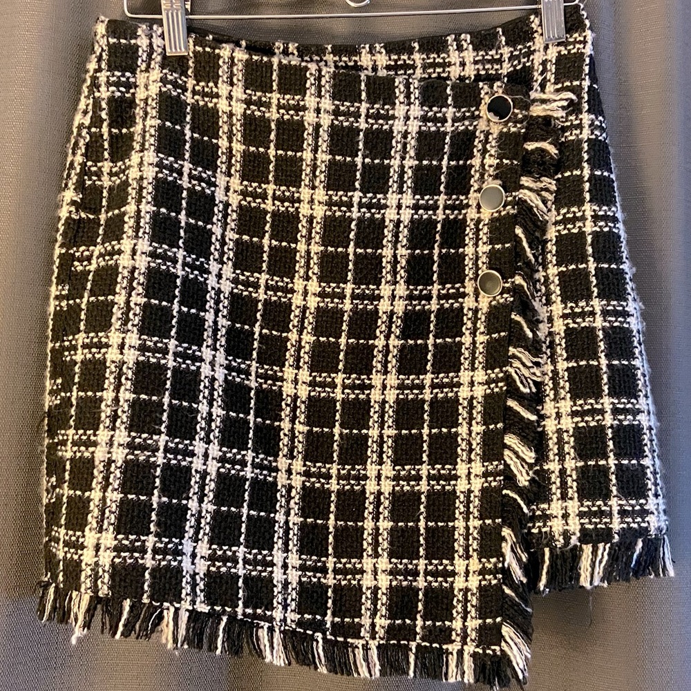 Delia black and white plaid skirt size 2